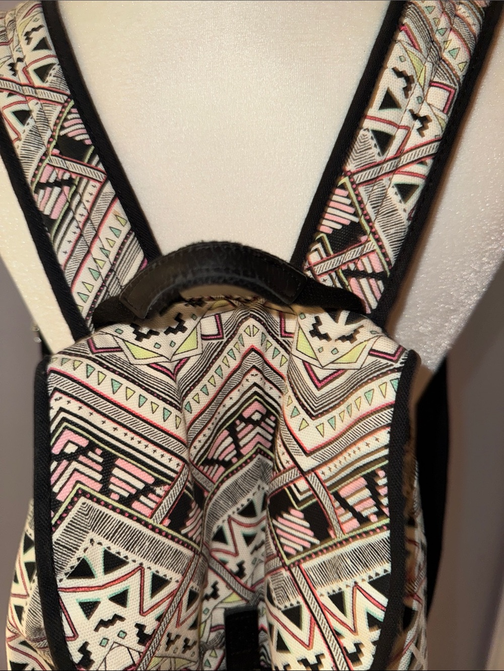 PINK Victorias Secret Patterned Drawstring Backpack - Picture 4 of 8